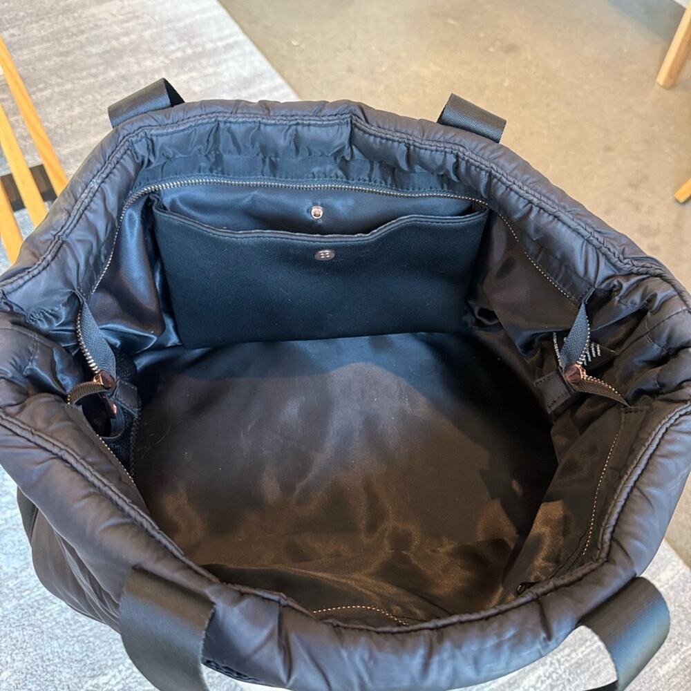 Sweaty Betty Icon Luxe Black Quilted Weekender Gym Bag - Picture 6 of 11